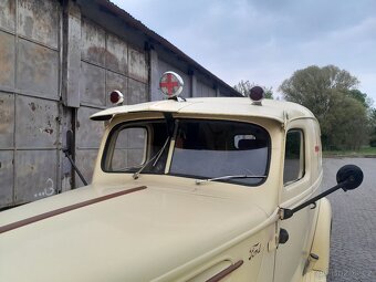 sanitní vůz Ford 79C, rok výroby 1947 - 6