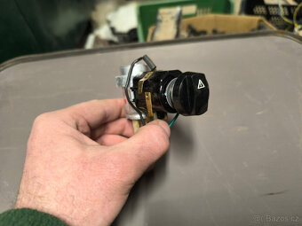 staré náhradné dily - 6