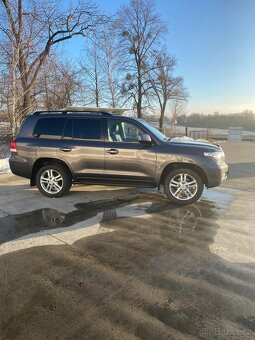 Toyota land cruiser 200 4,5d, 210kw - 6