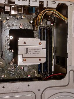 Kancelářské PC Fujitsu Esprimo E710 E90+ Intel i3 8GB RAM - 6