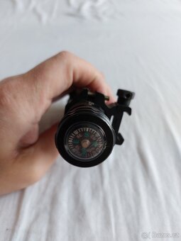 Taktická svítilna na zbran - POLICE 7W - 6