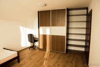 Pronajmu pokoj 20 m² s balkonem v 1. patře RD - 6