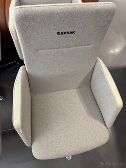 Čalouněné látkové křeslo - 6