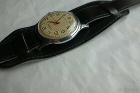 Krásné zachovalé,staré funkční, mech. hodinky Kirovskije - 6