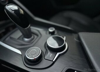 Alfa Romeo Giulia 2.0 Turbo 16V AT8 Veloce - 6