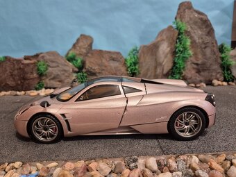 Prodám model 1:18 Pagani Huayra - 6