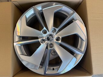 Alu kola 5x112 r18 Škoda Octavia 4 originál - 6