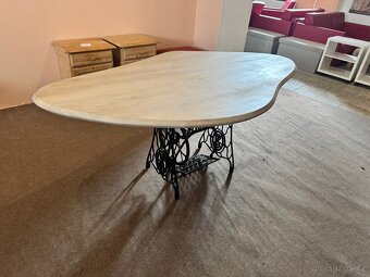 Krásný designový jídelní stůl z exotického dreva - noha kov - 6