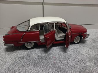 Tatra 603  Deagostini 1:8 - 6
