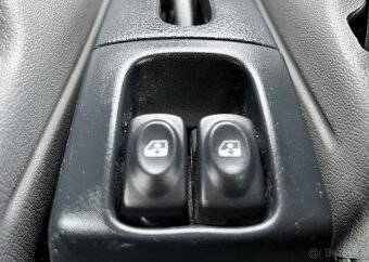 Renault Mégane 1.4i 16v KLIMA DVĚ SADY KOL manuál 70 kw - 6