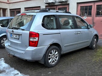 Kia Carnival 2.9 - 6