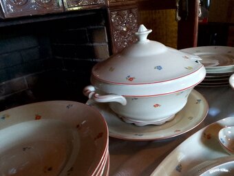 PĚKNÝ STARÝ PORCELÁNOVÝ JÍDELNÍ SERVIS - 6