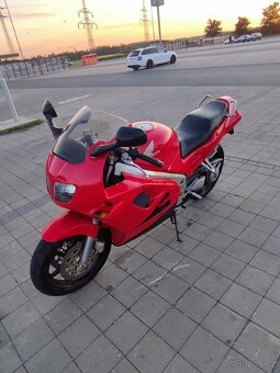 Honda VFR 750 72Kw A2 - 6