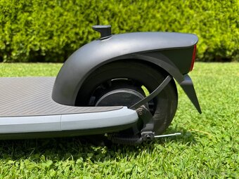 Elektrokoloběžka Ninebot KickScooter E2 - 6