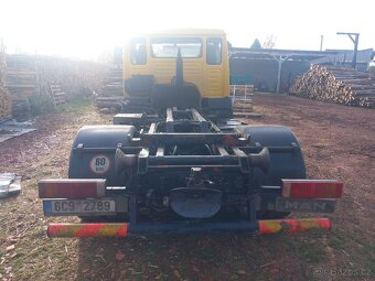 Man nosic kontejneru - 6