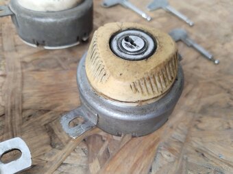 Jawa kývačka, panelka, ČZ, sportka - spínací skříňka - 6