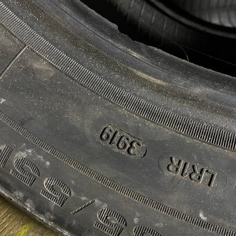 Zimní pneu 235/55 R17 99V Dunlop 5,5mm - 6