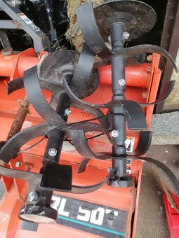 Prodám dvokolovou frézu mountfield včetně příslušenství. - 6