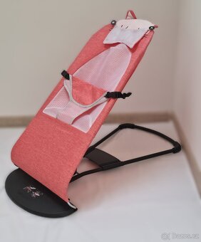 Použitá lehátka Babybjörn, potahy a hračky - 6