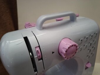 Prodám mini šicí stroj - 6