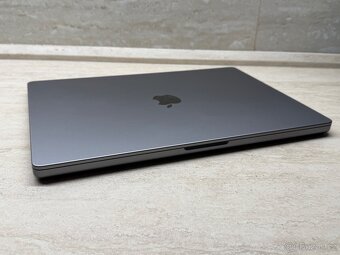 Apple MacBook Pro 16" / M1 Pro / 16GB / 512GB - 6