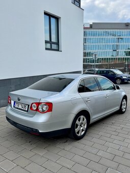 VOLKSWAGEN JETTA 2,0 FSI 110 KW KLIMA,PRAVIDELNÝ SERVIS, - 6