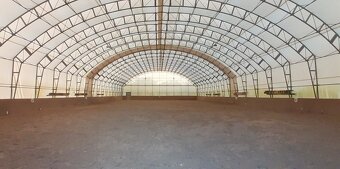 Nabízíme exkluzivně k prodeji jezdecký areál s 26 boxy, rodi - 6