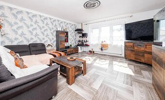 Prodej rodinného domu 3+1 s fotovoltaikou, bazénem a garáží - 6