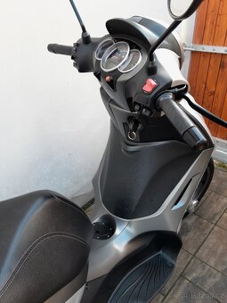 Piaggio Beverly 300 ABS, 2018, moc pěkný stav, ZIMNÍ CENA - 6