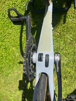 Karbonové kolo Cube attain - 6