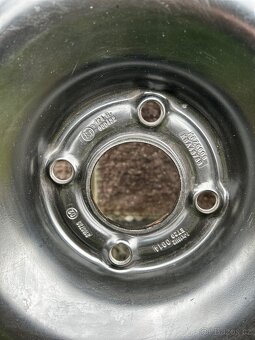 Zimní pneu 215/55/R16/97H včetně disku + poklice - 6