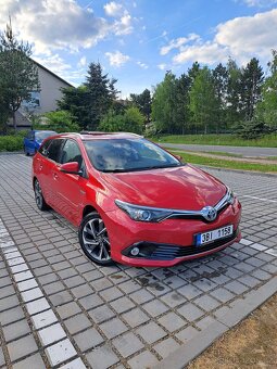 Prodám Toyota Auris Combi HYBRID 1.8 - 6
