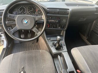 Bmw e30 318i touring - 6
