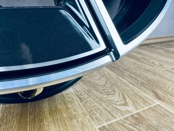 Originál R18 kola BMW i4 G26 Gran Coupe M-Paket - 6