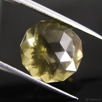 Křemen zbarvený-9,30 ct. - 6