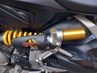 Ducati Streetfighter V2 - 6