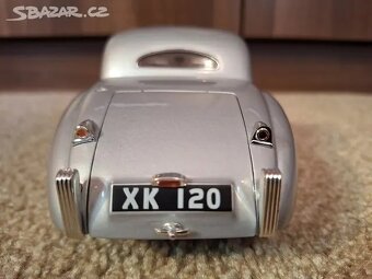 Jaguár XK 120 1:18 - 6