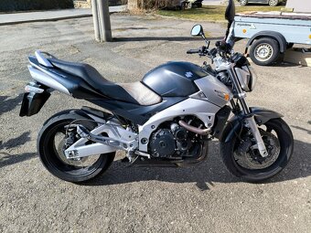 Suzuki GSR 600 - 6