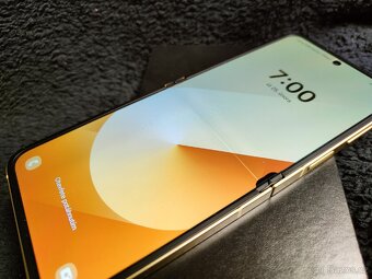 Samsung Galaxy Z Flip 6 - 6