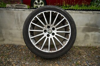 Prodám originální alu disky+ pneu Alfa Romeo - 6