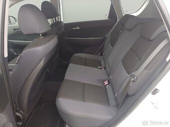 Nové v ČR...Krásný Hyundai I30 cw... - 6