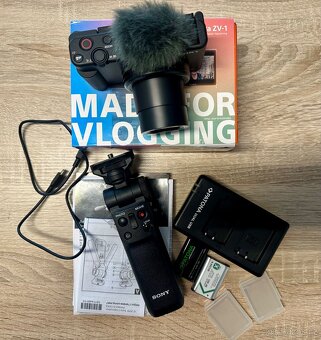 Vlogovací kamera Sony ZV-1 s originálním stativem - 6