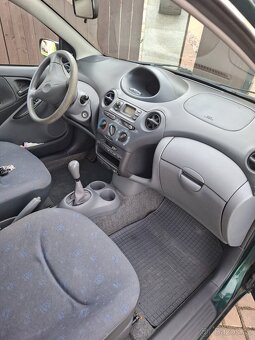 Toyota Yaris 1.0 benzín - 6