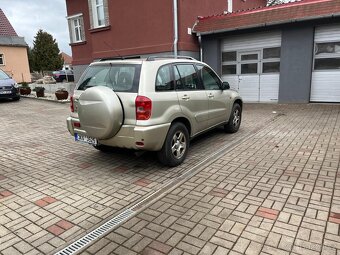 Toyota RAV4 - 6