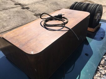 Gramofon r.v. 1956 (chlebnik) + stojan s deskami - 6