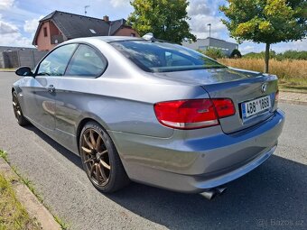 BMW e92 330ix manuál - 6