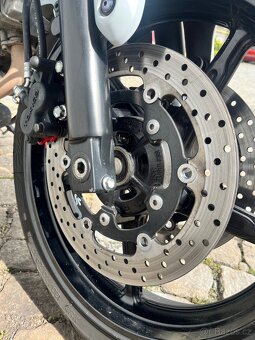 Suzuki Gladius - 6