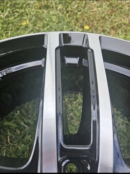 Dezent TZ DARK 8x19 5x112 ET 49 středová díra 57.1 - 6