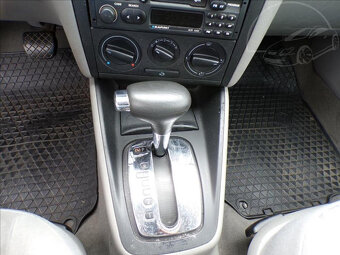 Volkswagen Golf 1,6 SR AUTOMAT,TAŽNÉ ZAŘ-Hned odjíždíte - 6