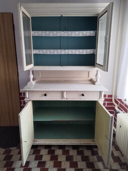 Starožitná kredenc - 6